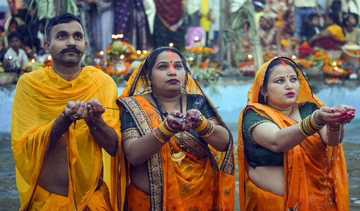 Yamuna Chhath 2026: यमुना छठ व्रत पर यमुना नदी में स्नान से मिलता है मोक्ष