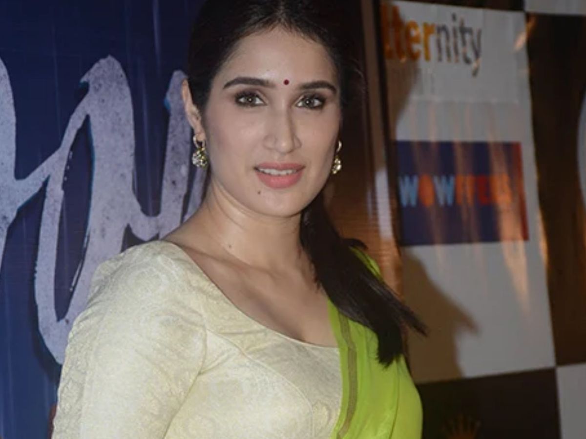 कॉमन फ्रेंड की पार्टी में मुलाकात, कई साल तक डेटिंग, फिर शर्मीले क्रिकेटर ने एक्ट्रेस संग रचाई शादी