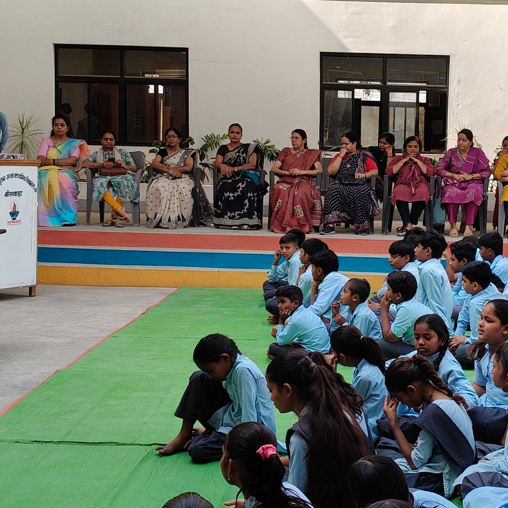 जज बोले-कबड्डी, क्रिकेट, बैडमिंटन खेलो, मोबाइल गेम नहीं:कहा-फोन की लत से बच्चा चिड़चिड़ा हो जाता है, साइबर क्राइम की दुनिया खतरनाक