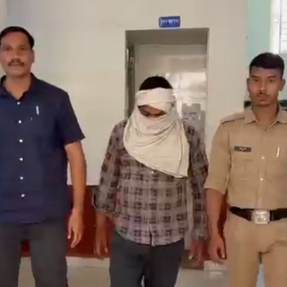 गुना में पत्नी को जलाने वाला पति गिरफ्तार:दूसरी महिला से बात करता था; विवाद के बाद डीजल डालकर लगा दी थी आग