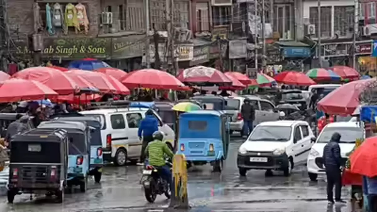 कश्मीर में रविवार तक हल्की बारिश का अनुमान, मौसम विभाग ने दी चेतावनी