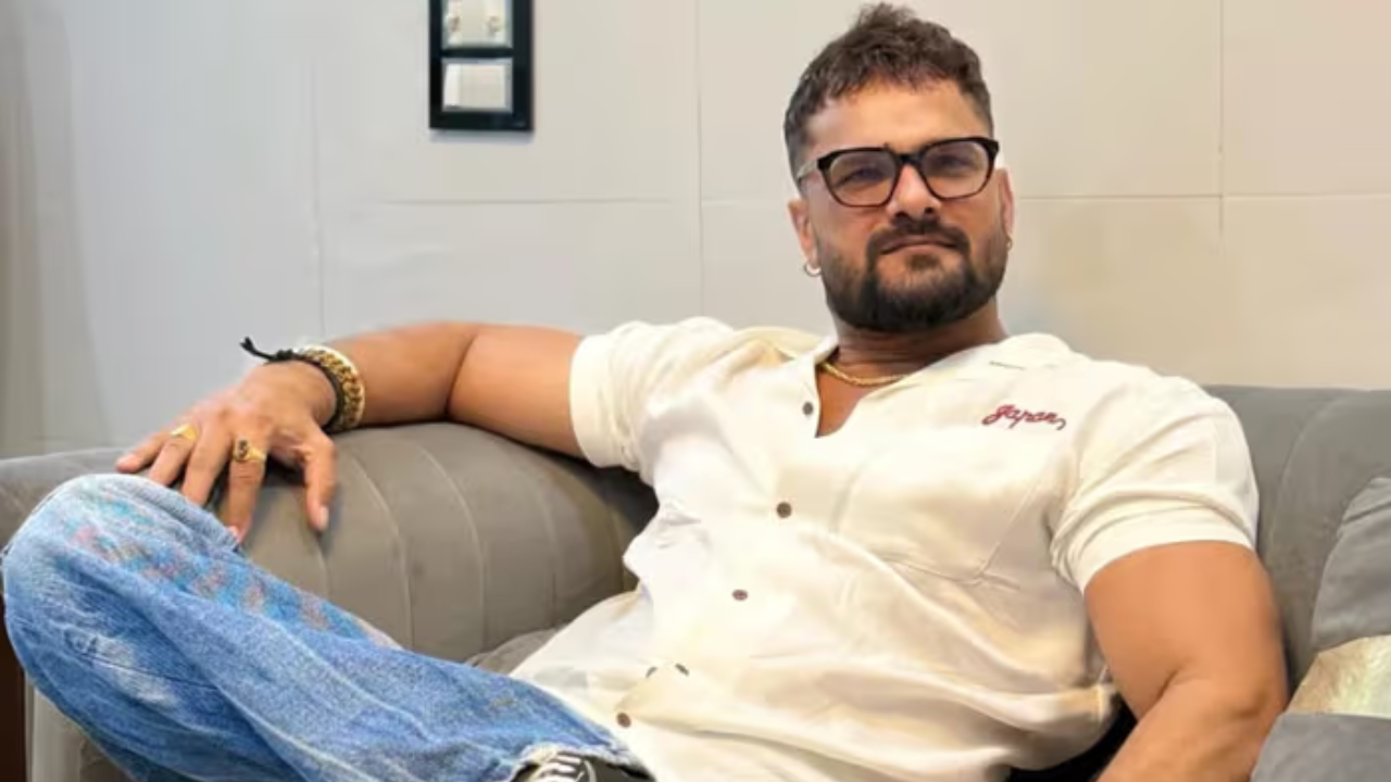 खेसारी लाल यादव के लाइव शो में मचा बवाल, बेकाबू भीड़ देख पुलिस ने किया लाठीचार्ज
