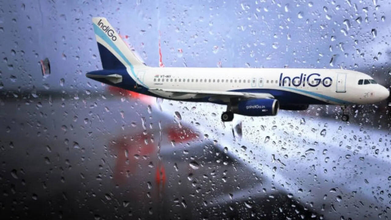 indigo Flight Operation: बारिश की चेतावनी के चलते खराब मौसम के बीच दिल्ली एयरपोर्ट पर इंडिगो की उड़ानें प्रभावित