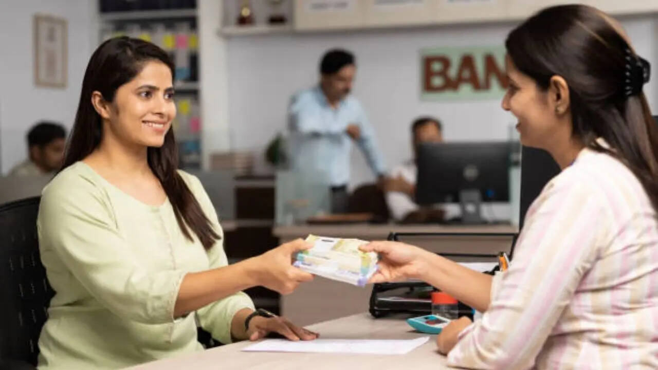 अपने पैसे को लॉक करने जा रहे हैं तो रुके! निवेश से पहले इन 5 बातों को जरूर चेक करें
