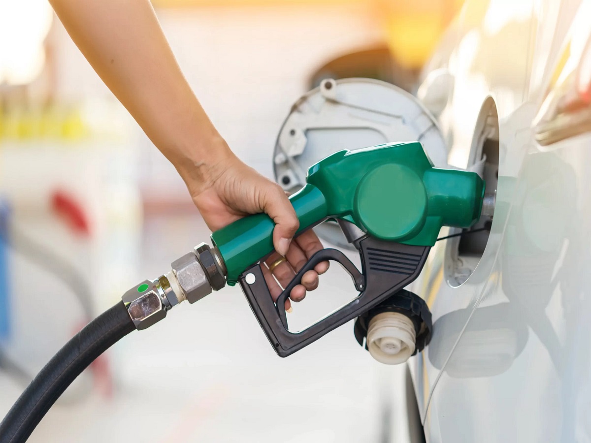Petrol-Diesel Prices: इजराइल-अमेरिका और ईरान जंग के बीच जारी हुई पेट्रोल-डीजल की नई कीमतें, आज ये है भाव