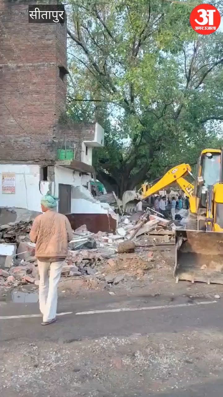 VIDEO: कैप्टन मनोज पाण्डेय चौक पर चला प्रशासन का बुलडोजर, हटाया जा रहा अतिक्रमण