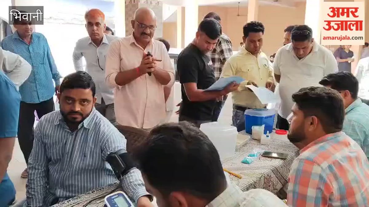 भिवानी: महात्मा ज्योतिबा फुले की जयंती रक्तदान शिविर का आयोजन, डीएसपी संजीव गौड़ ने की शिरकत