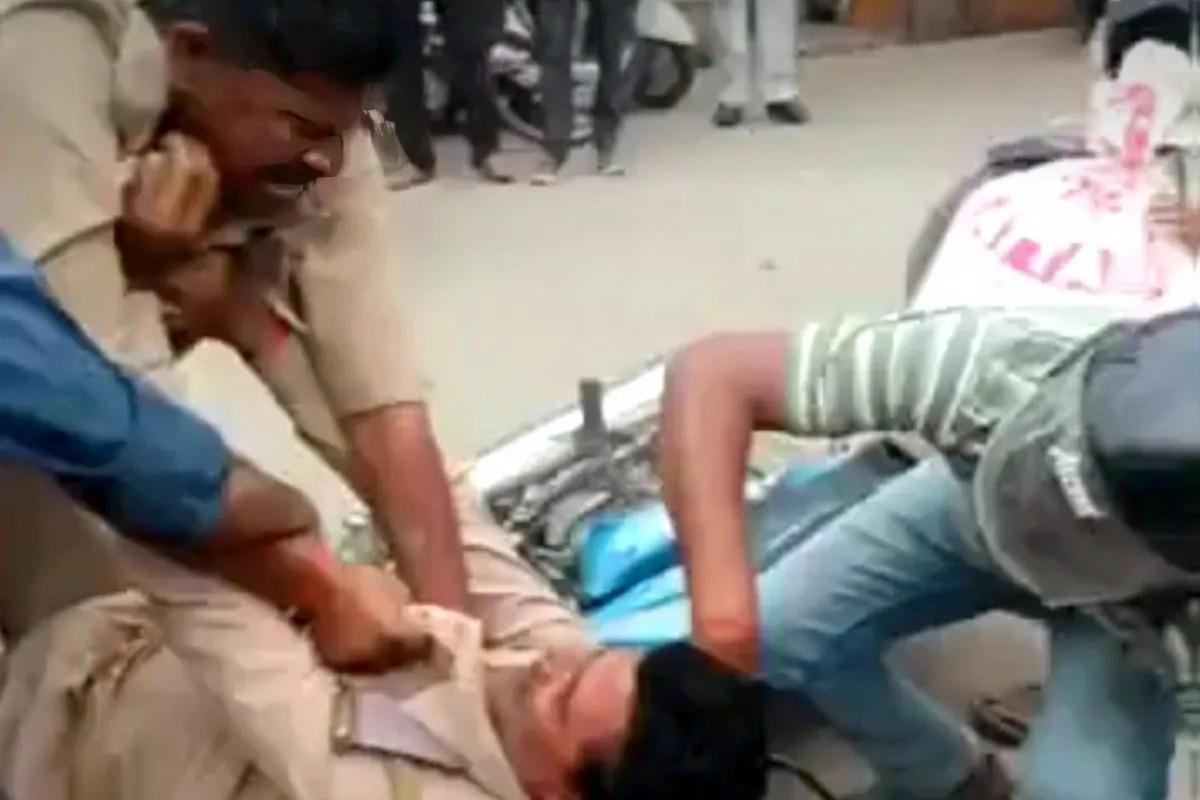 फर्रुखाबाद: होमगार्ड और पीआरडी जवान के बीच लड़ाई, पैसे के लेनदेन का विवाद?, एएसपी ने बताई सच्चाई