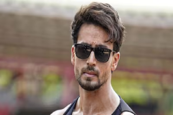 फ्लाइट का नाम सुनते ही घबराने लगते हैं टाइगर श्रॉफ एयरोफोबिया का खुलासा फैंस भी हुए हैरान