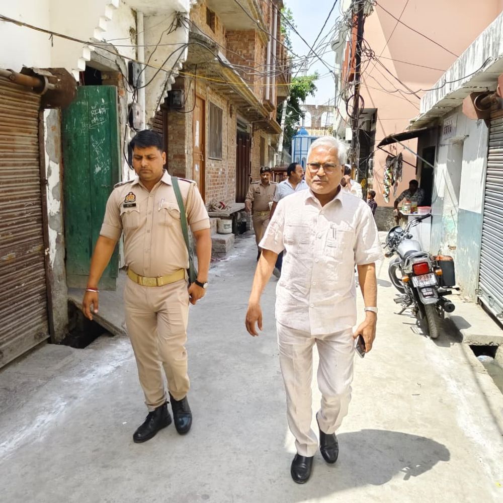 संभल के मदरसों में एमडीएम-उपस्थिति रजिस्टर जब्त:सिटी मजिस्ट्रेट और अल्पसंख्यक कल्याण अधिकारी की जांच में कागजात अधूरे मिले, भोजन की गुणवत्ता ठीक मिली