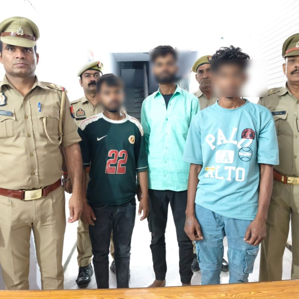 हाथरस पुलिस ने चार बदमाश पकड़े:एक बदमाश पुलिस एनकाउंटर में घायल, केला व्यापारी से लूटपाट मामले का खुलासा
