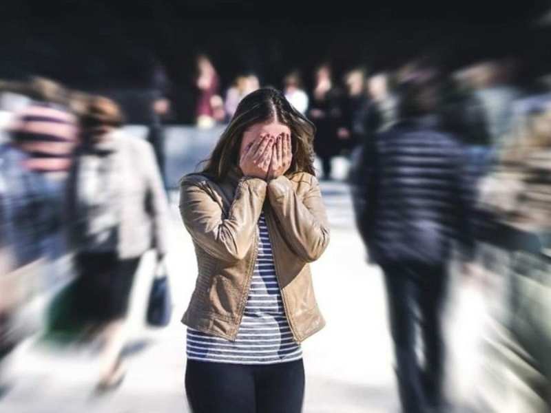 Introvert Signs: कम बोलने के अलावा ये 5 आदतें भी हैं 'इंट्रोवर्ट' होने का संकेत, क्या आपमें तो नहीं इनमें से एक?