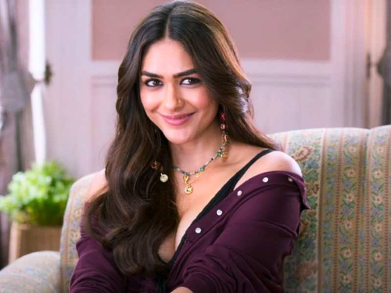 मृणाल ठाकुर को नहीं था अंदाजा, ‘सन ऑफ सरदार 2’ में सीनियर एक्टर बनेंगे उनके पति, बोलीं- ‘ऐसे एक्सपीरियंस की उम्मीद नहीं थी...’