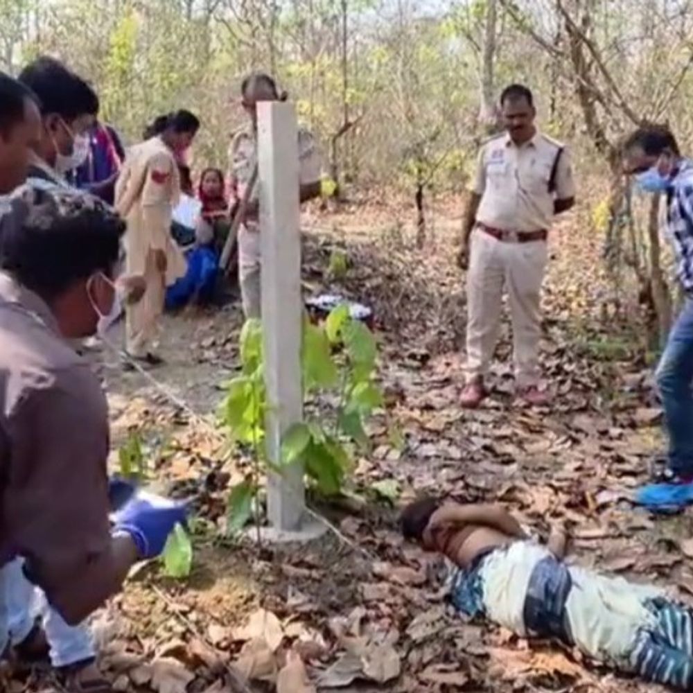 पति ने पत्नी की कुल्हाड़ी से हत्या की:कोंडागांव के जंगल में फिर खुद भी लगाई फांसी