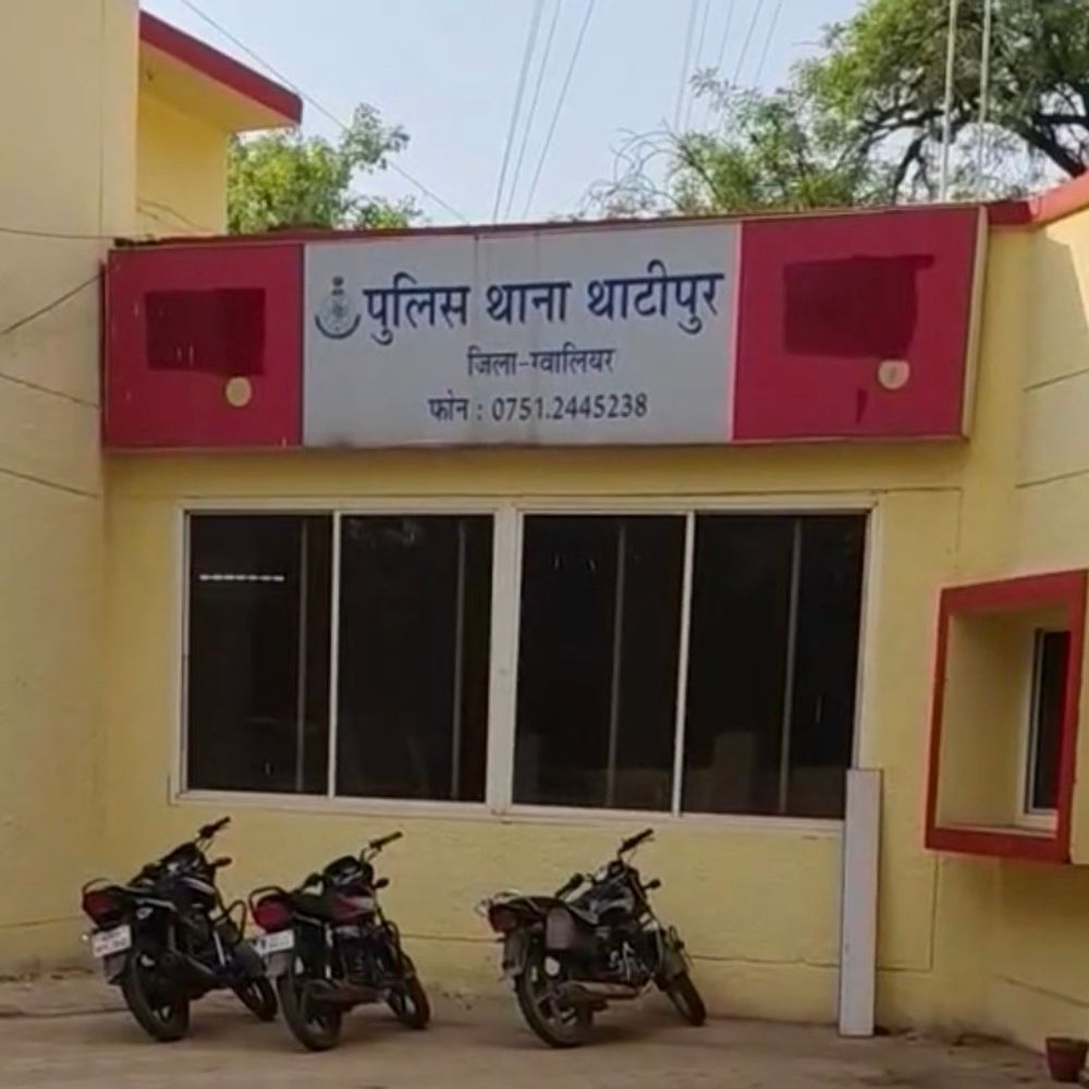ग्वालियर के मेडिकल स्टोर में नकली दवाओं का करोवार:जॉनसन एंड जॉनसन कंपनी के नाम से नकली दवा बेच रहा स्टोर संचालक गिरफ्तार; पुलिस जांच में जुटी