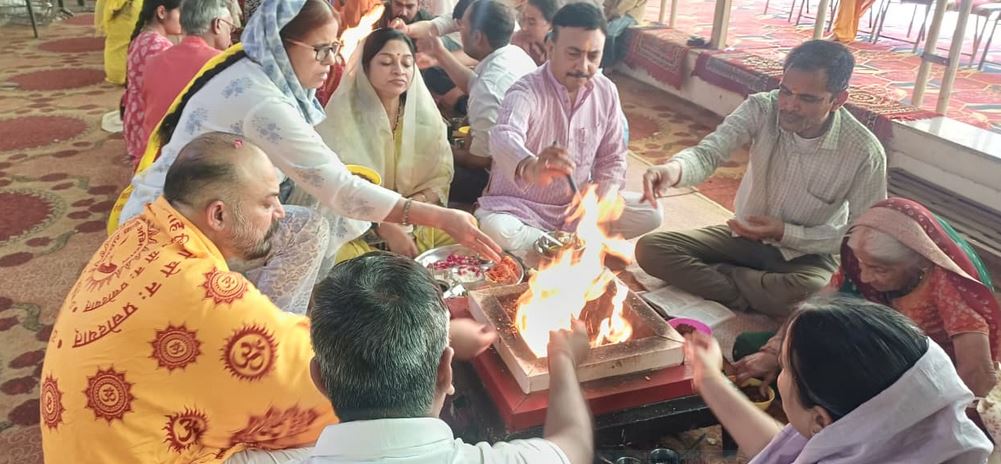यज्ञ के साथ जन्मदिन-विवाह दिवस मनाने की प्रेरणा, गायत्री महायज्ञ संपन्न