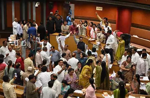 DELHI विपक्ष के विरोध के बाद मीटिंग स्थगित, MCD आज सदस्य रिटायरमेंट ड्रॉ पर फैसला करेगी