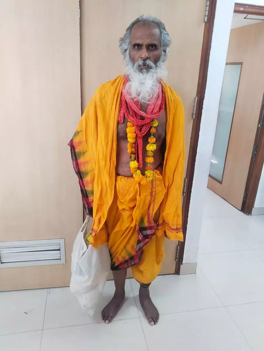 Karnataka : खुद को भगवान बताने वाले को कूरियर से जादू-टोना वाला पार्सल भेजने के आरोप में गिरफ्तार