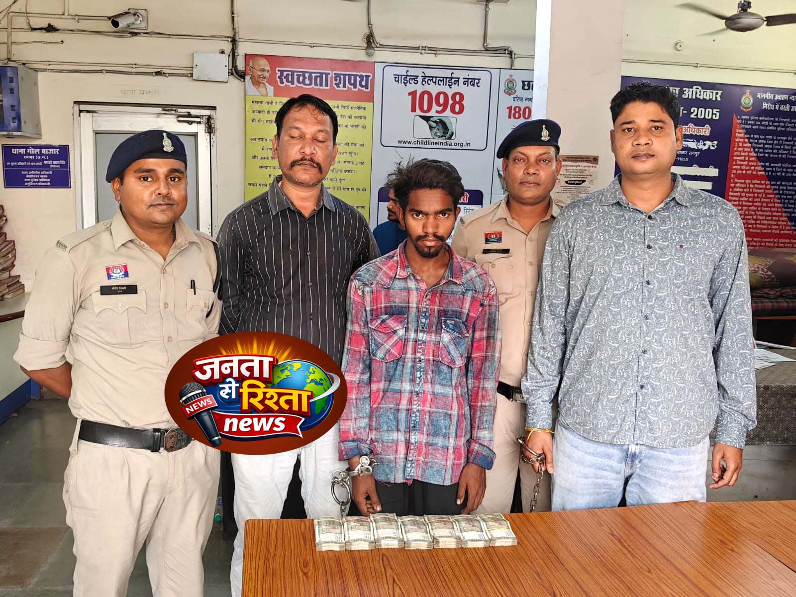 नरेंद्र बैंगल्स दुकान से लाखों की चोरी, 24 घंटे में चोर गिरफ्तार