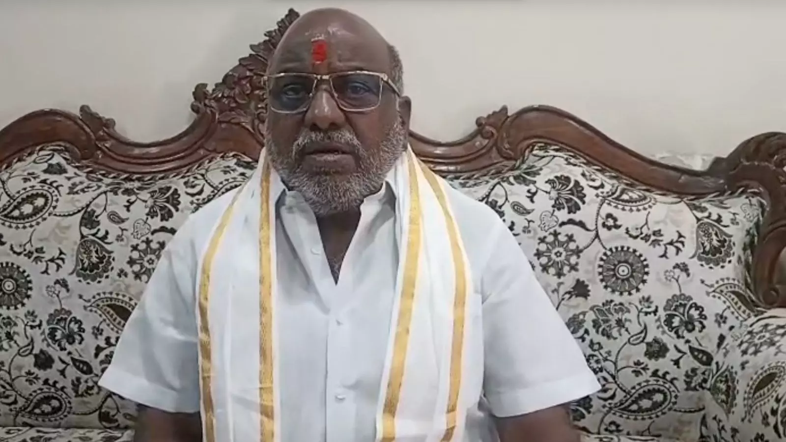 Hyderabad: खानपुर नगर निगम चुनाव से पहले पूर्व मंत्री जोगू रमन्ना घर में नजरबंद