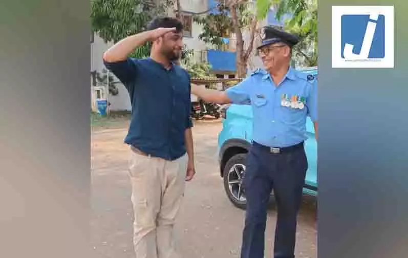 बेटे के सैल्यूट ने जीत लिया सबका दिल, इंडियन एयर फोर्स से रिटायर हुए पिता