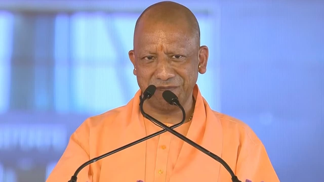 यूपी में बेमौसम बारिश: किसानों को मिलेगा मुआवजा, सीएम योगी ने मांगी रिपोर्ट