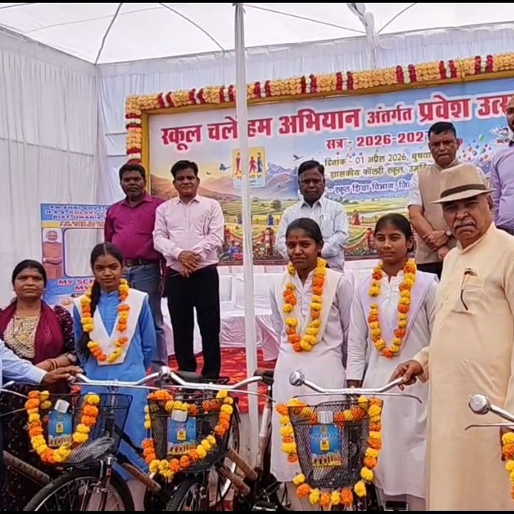 उमरिया में प्रवेशोत्सव शुरू, 89 हजार बच्चों ने लिया प्रवेश:स्कूलों में तिलक-माला से स्वागत; समन्वयक ने 'शिक्षा रथ' को दिखाई हरी झंडी