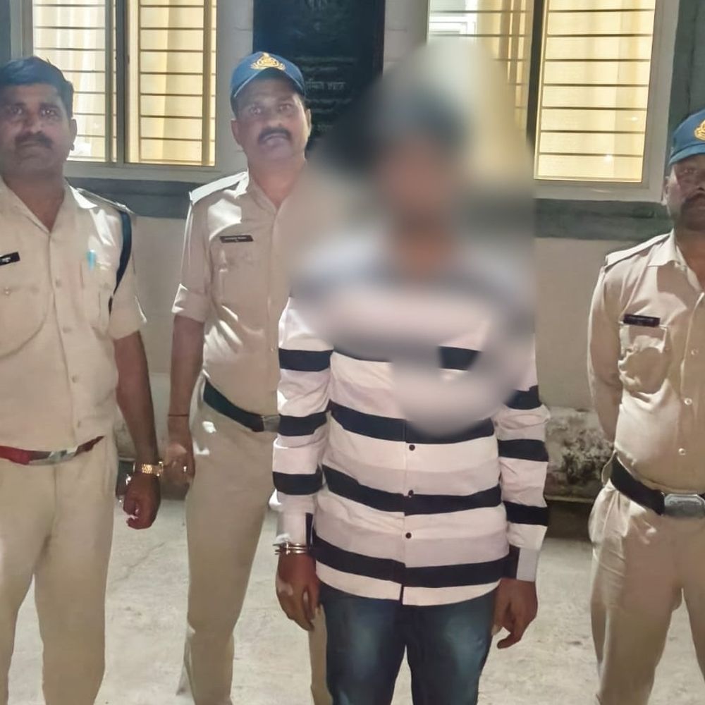 दुष्कर्म का आरोपी एक साल बाद गिरफ्तार:सूरत से लेकर आए पुलिस, बचने के लिए बदल लेता था ठिकाना