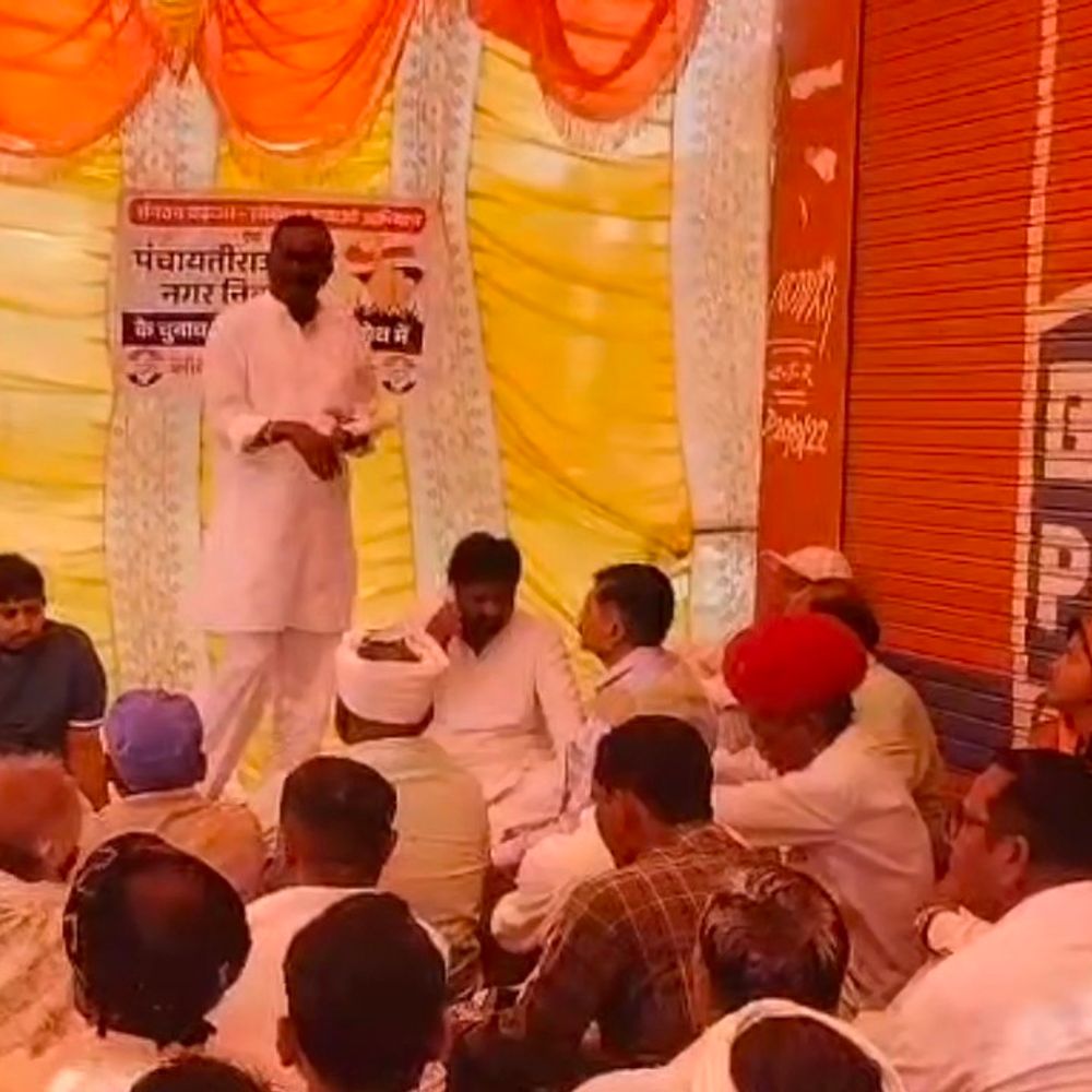 कांग्रेस का 'संगठन बढ़ाओ, लोकतंत्र बचाओ' अभियान:बिछीवाड़ा में कार्यकर्ताओं ने पार्टी को वार्ड स्तर तक मजबूत करने का लिया संकल्प