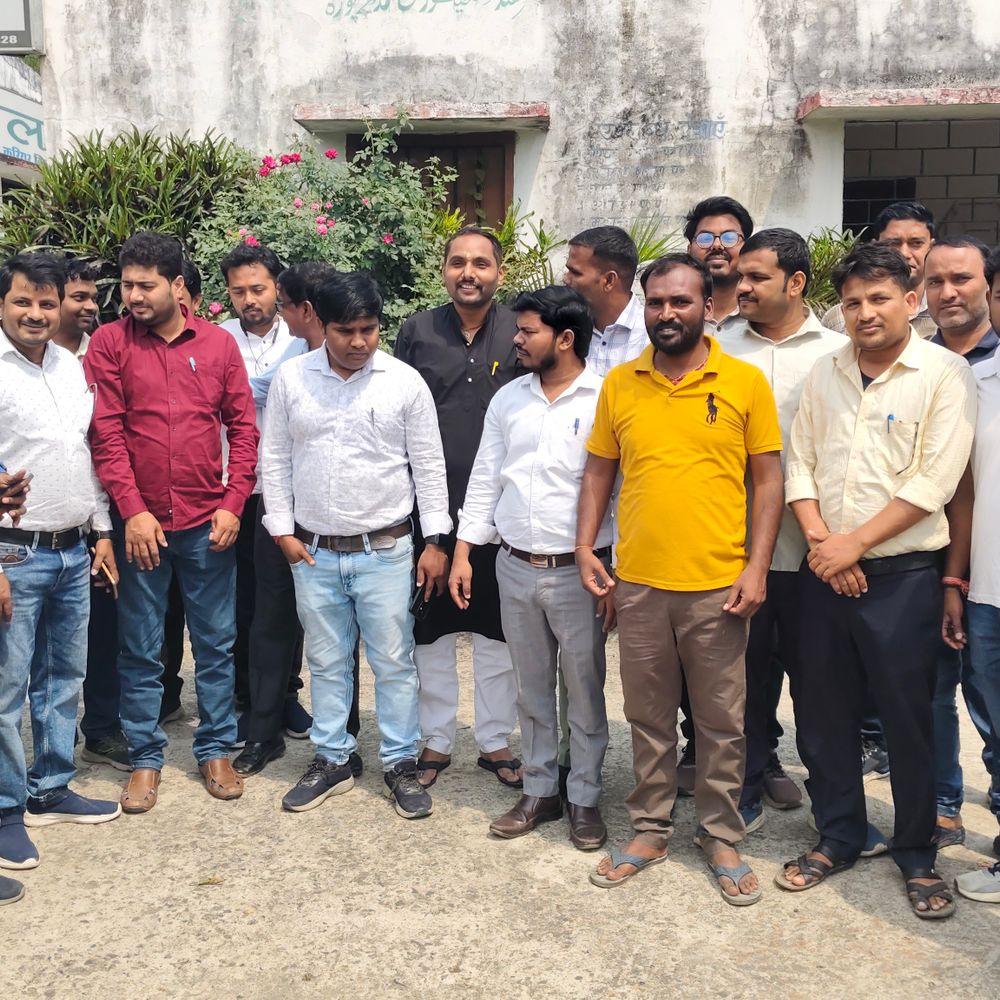 मधेपुरा में पंचायत सचिवों की अनिश्चितकालीन हड़ताल:नजदीकी जिला ट्रांसफर और वेतन वृद्धि की मांग, प्रमाण पत्र से लेकर योजनाएं ठप