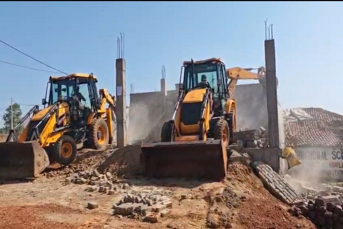 Bulldozer action: विधवा बहन के घर पर चला बूलडोजर, नाराज भाजपा मंडल महामंत्री ने दिया इस्तीफा, कहा- किसी ने सपोर्ट नहीं किया