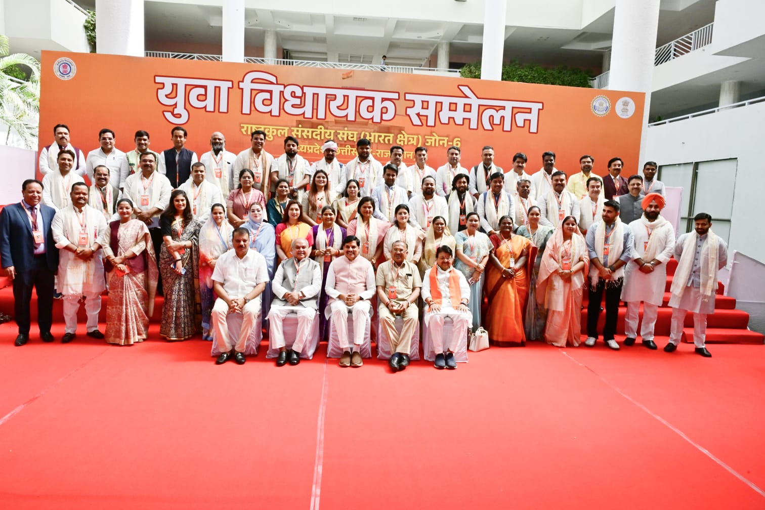 बुलडोजर से भी हुआ भव्य स्वागत, सड़कों पर उमड़ा जनसैलाब!