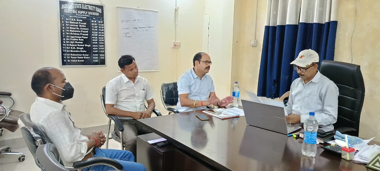 Saraikela Electricity Issue सरायकेला: बिजली को लेकर चंपाई का बड़ा एक्शन, विभाग को दिया एक महीने का डेडलाइन, क्या अब खत्म होंगी पुरानी समस्याएं !