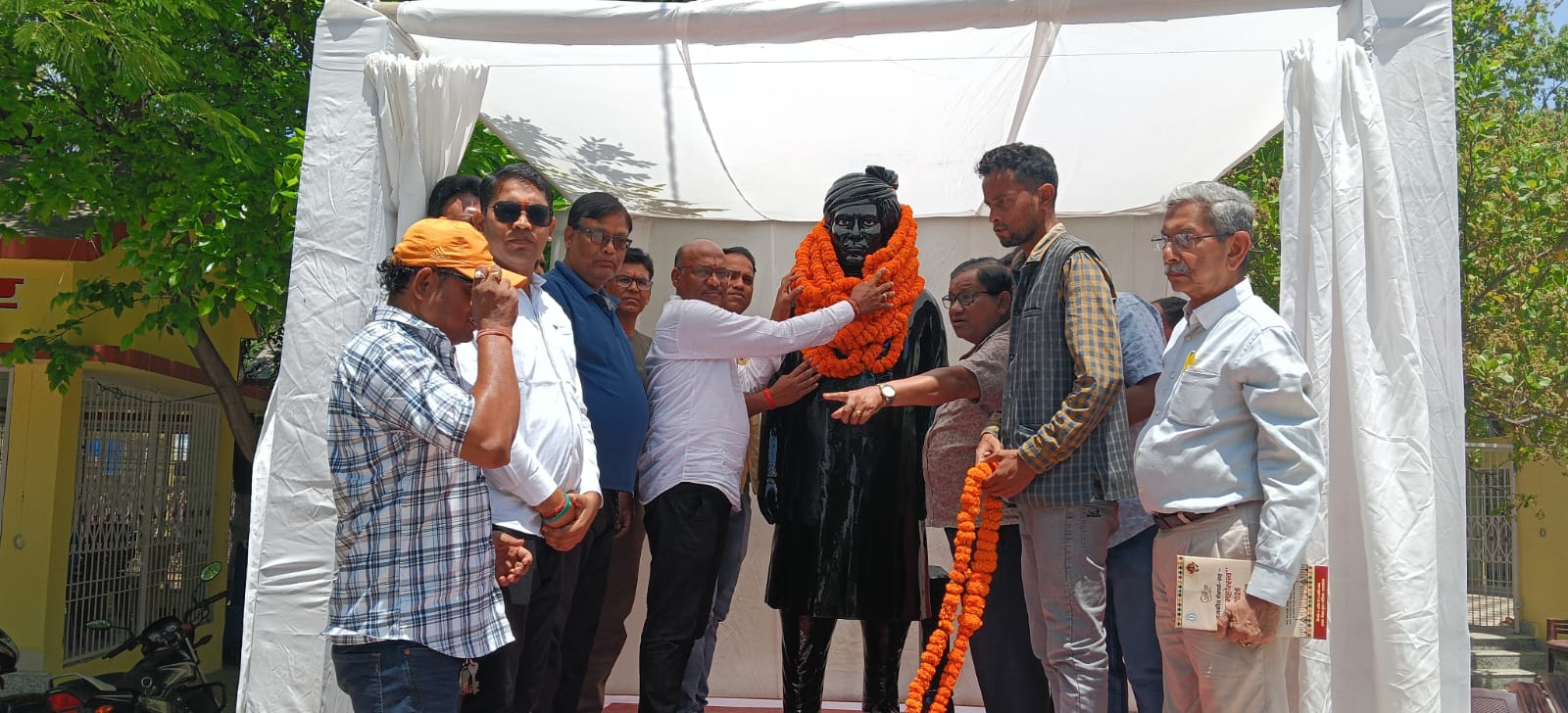 Saraikela Cultural Heritage सरायकेला: छऊ हमारी पहचान, इसे वैश्विक मंच तक पहुंचाना ही सच्ची श्रद्धांजलि: मनोज चौधरी