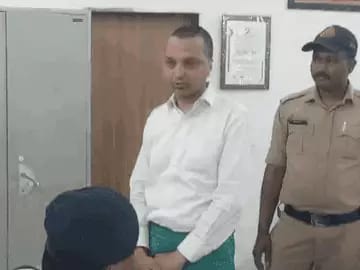 उज्जैन में फर्जी ‘जॉइंट सेक्रेटरी’ का खेल बेनकाब: महाकालेश्वर मंदिर की भस्म आरती के लिए VIP सुविधा मांगकर सर्किट हाउस में कमरे बुक करवाए, हाईकोर्ट के नाम से दबाव बनाया—आईडी मांगते ही खुली पोल, आरोपी गिरफ्तार