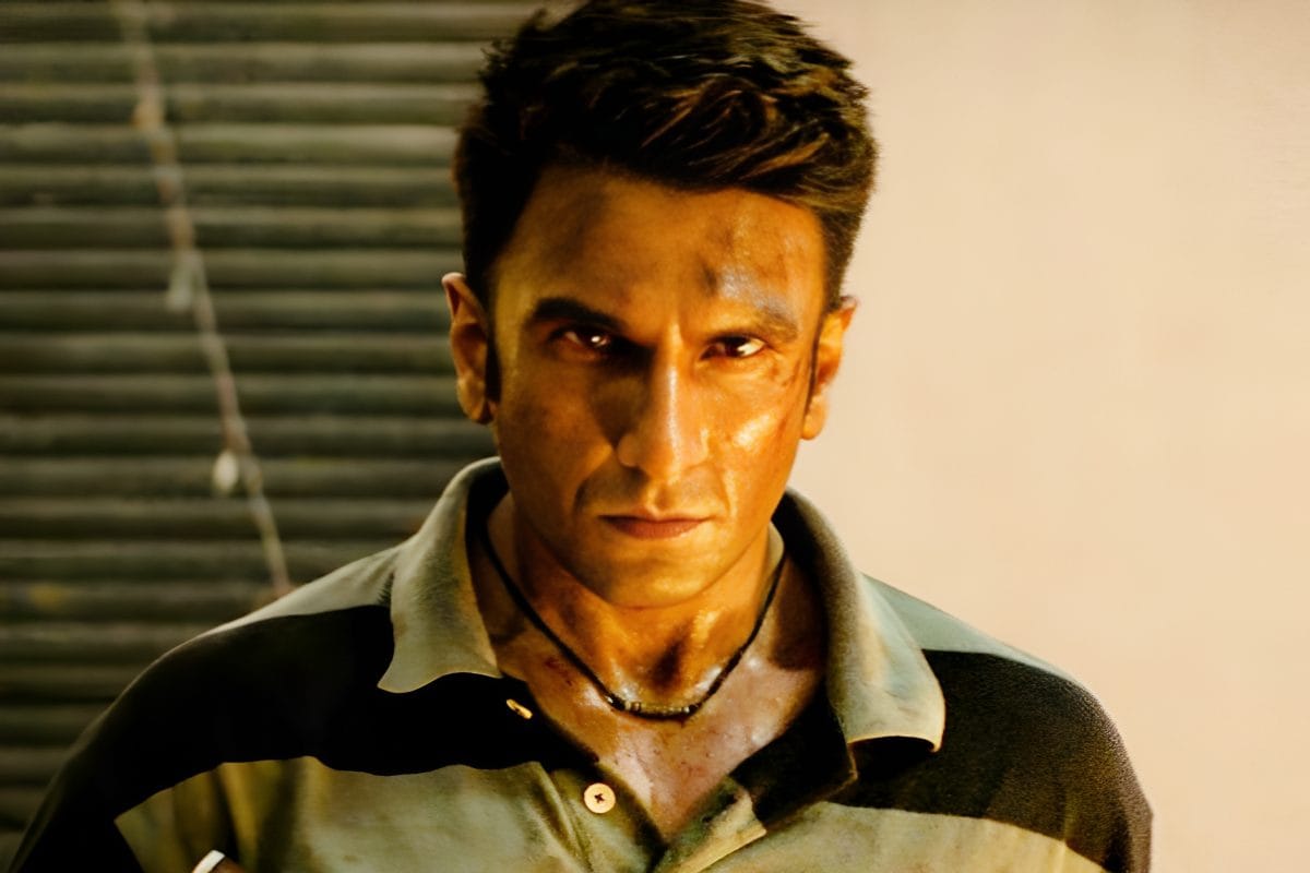 एक तरफ 'धुरंधर 2' तोड़ रही रिकॉर्ड पर रिकॉर्ड, दूसरी ओर रणवीर सिंह ने रच डाला इतिहास, तोड़े सफलता के सारे पैमाने