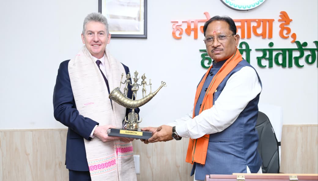 आस्ट्रेलिया के दूत बर्नार्ड लिंच ने की सीएम साय से मुलाकात, स्वास्थ्य, पेयजल और पोषण सुधार पर की चर्चा