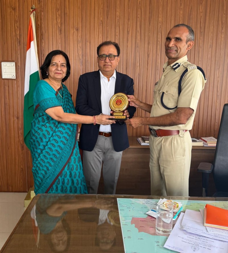 भोपाल: ग्लोबल मीडिएशन सेंटर के पदाधिकारियों में पुलिस कमिश्नर संजय कुमार से की मुलाकात