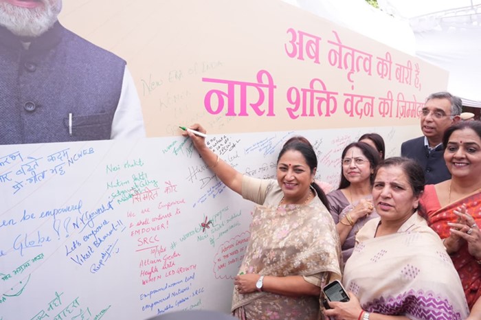 DU से ‘नारी शक्ति वंदन अधिनियम’ के समर्थन में हस्ताक्षर अभियान का आगाज