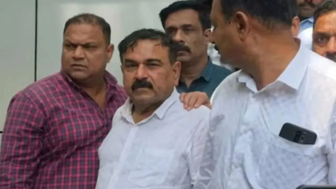 130 फर्जी खातों का नॉमिनी अशोक खरात, SIT की जांच में उड़े होश, करोड़ों की मनी लॉन्ड्रिंग का बड़ा खुलासा