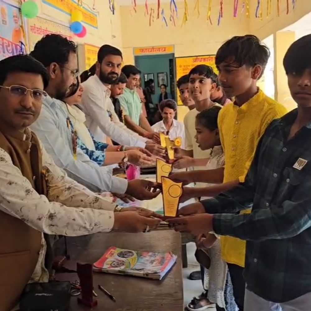 महोबा में स्कूल चलो अभियान, वार्षिक उत्सव आयोजित:मेधावियों को मेडल, मोमेंटो, सोशल मीडिया पर नाटक ने किया जागरूक