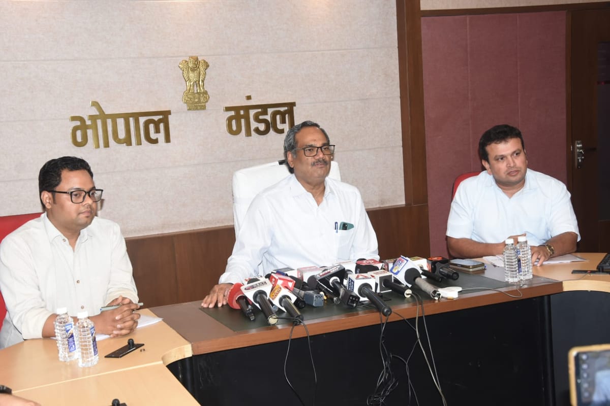 भोपाल रेल मंडल की बड़ी उपलब्धि: 1000 करोड़ पार यात्री कमाई, माल से 896 करोड़, नई ट्रेनें और हाईटेक सुविधाएं
