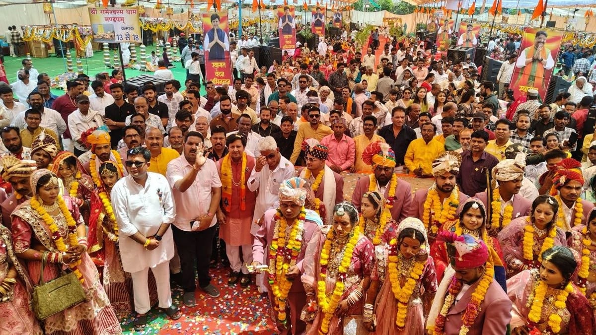 Indore News: अक्षय तृतीया पर हजारों शादियां और बंपर खरीदारी, भव्य शोभायात्राओं से रोशन हुआ शहर