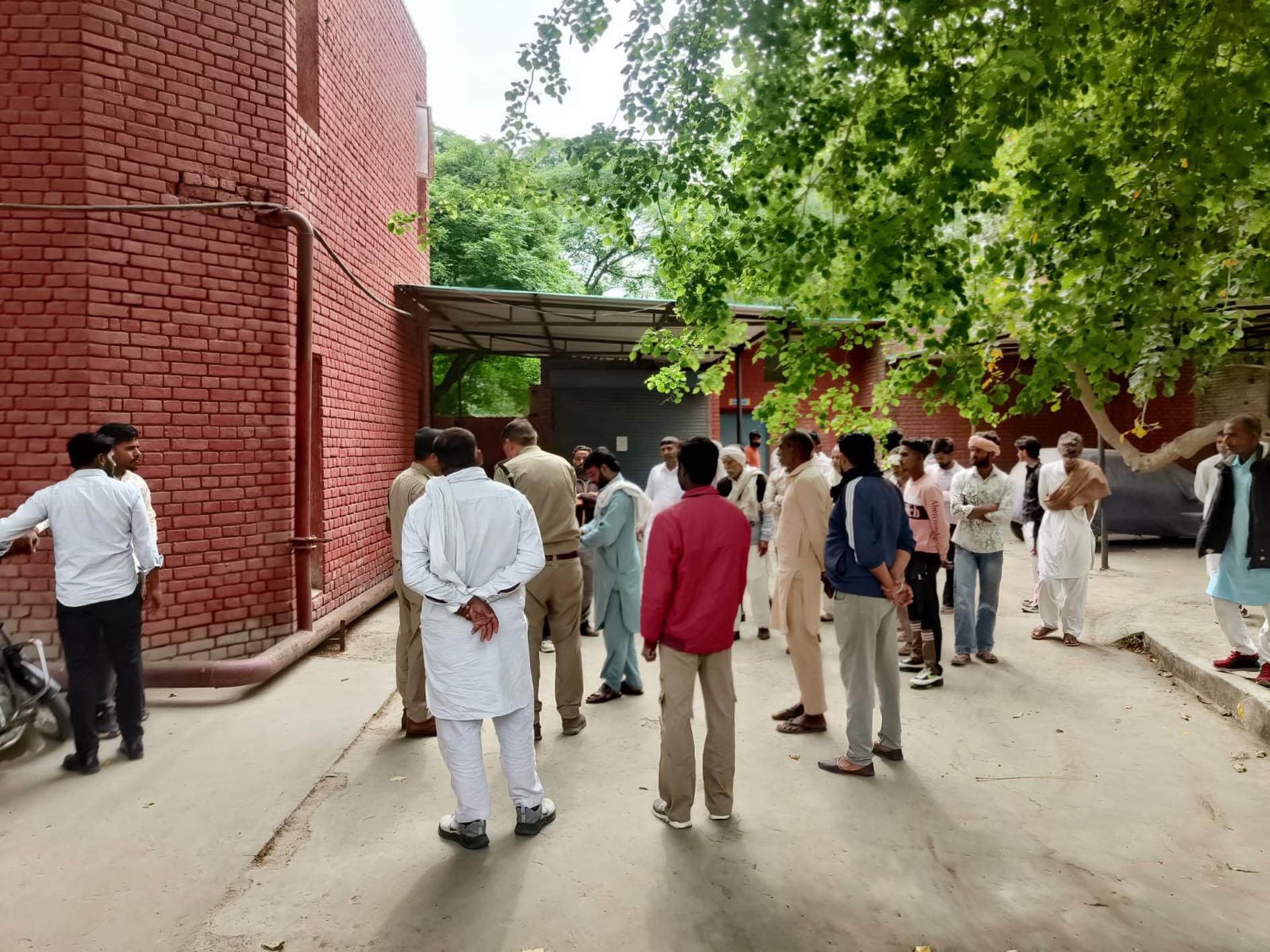 फतेहाबाद में रहस्यमयी मौत! नहर किनारे बेसुध मिले हलवाई की जान गई