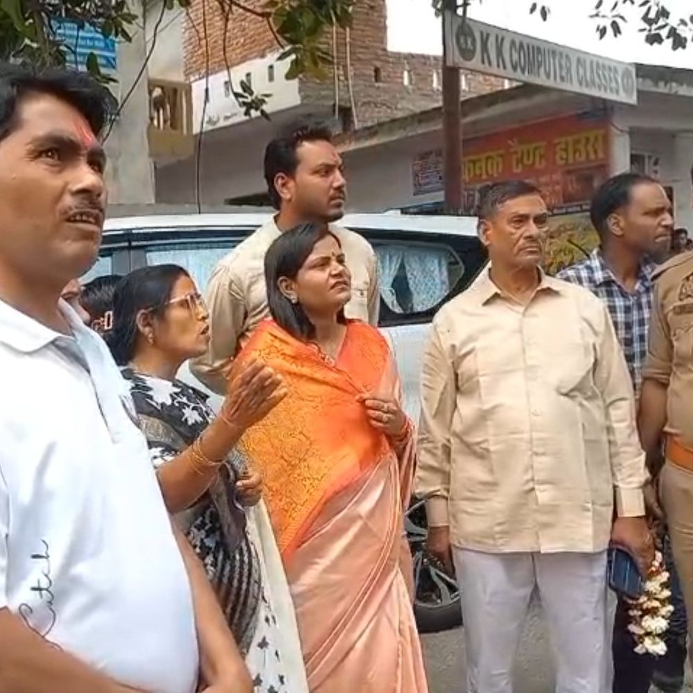 फिरोजाबाद के चार वार्डों में विकास कार्य शुरू:56 लाख की लागत से सड़क-नाली निर्माण का हुआ भूमि पूजन