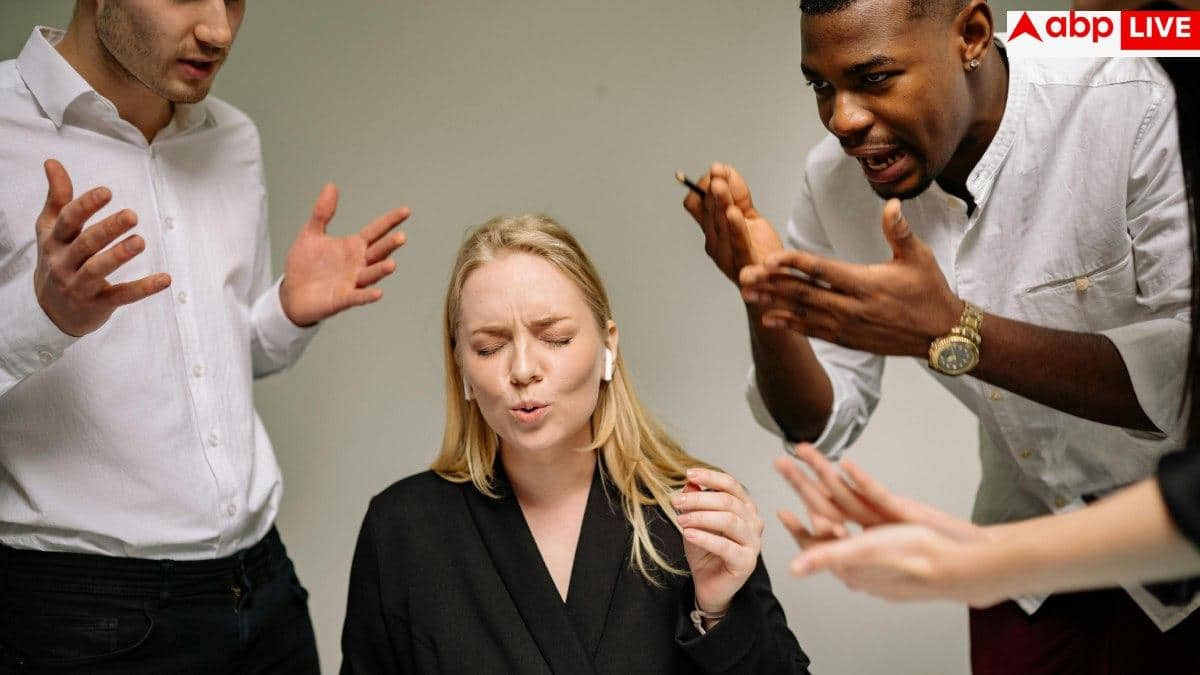 Signs Of A Bad Person: अच्छे इंसान का मुखौटा पहनने वालों के 12 संकेत, क्या आपके आसपास भी हैं ऐसे लोग?