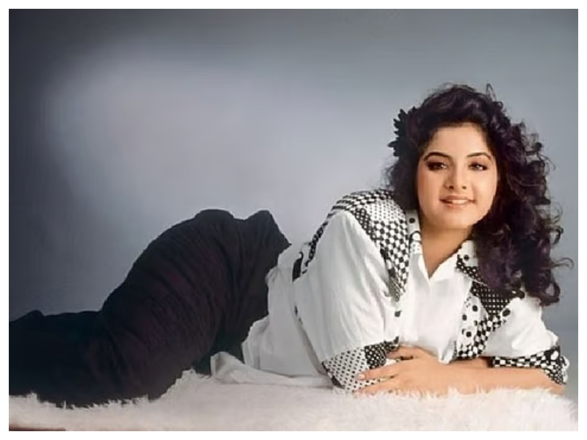Divya bharti death: टॉप एक्ट्रेस से ट्रेजेडी तक, दिव्या भारती की कहानी रोंगटे खड़े कर देगी, हादसा, सुसाइड या मर्डर? आज भी रहस्य