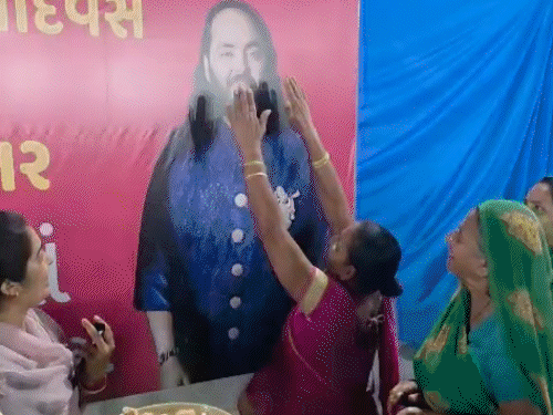 अनंत अंबानी का 31वां जन्मदिन:जामनगर के आसपास सभी गांवों में हुआ भोज, बॉलीवुड और उद्योग जगत की हस्तियां पहुंची