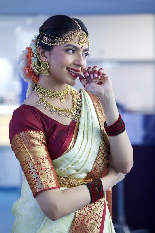 'कास्ट' (Caste) में कशिका कपूर का दिखेगा रौद्र रूप: टीजर की एक झलक ने सोशल मीडिया पर मचाया तहलका