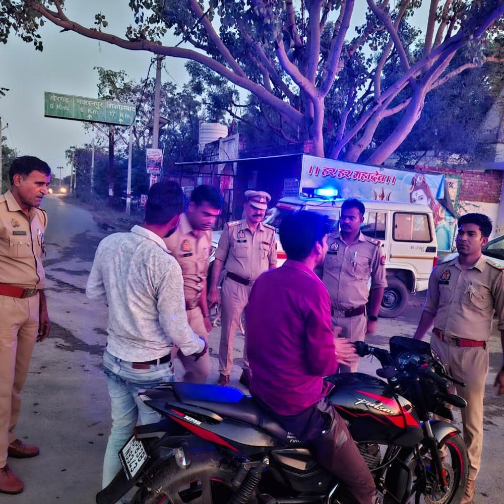 फिरोजाबाद में 1950 वाहनों की चेकिंग हुई:495 का काटा चालान, 17 सीज किए; सड़क सुरक्षा अभियान के तहत हुई कार्रवाई